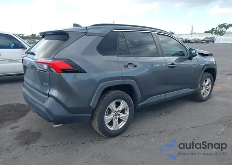 2020 Toyota Rav4 Xle z USA, uszkodzony, nr VIN 2T3W1RFV8LC073875